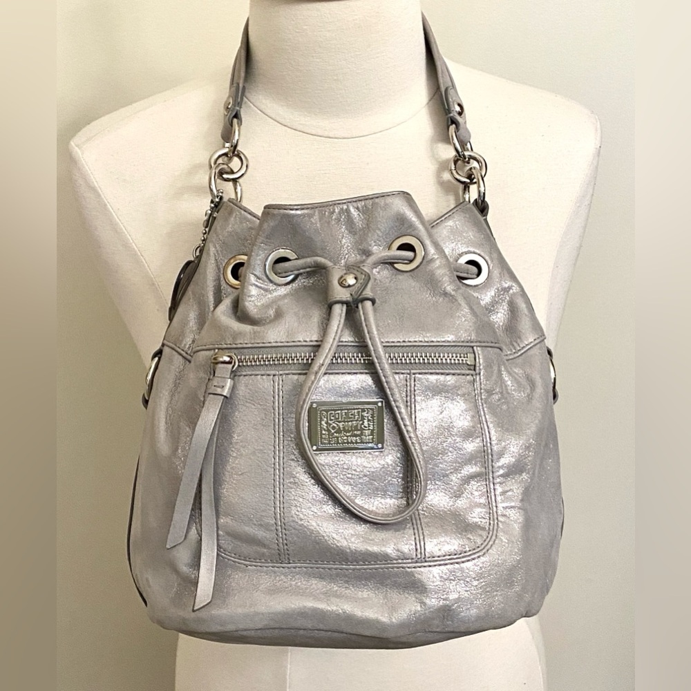 Coach Poppy Leather Vintage Silver Metallic Revival Casual Luxury Y2K Bucket Bag